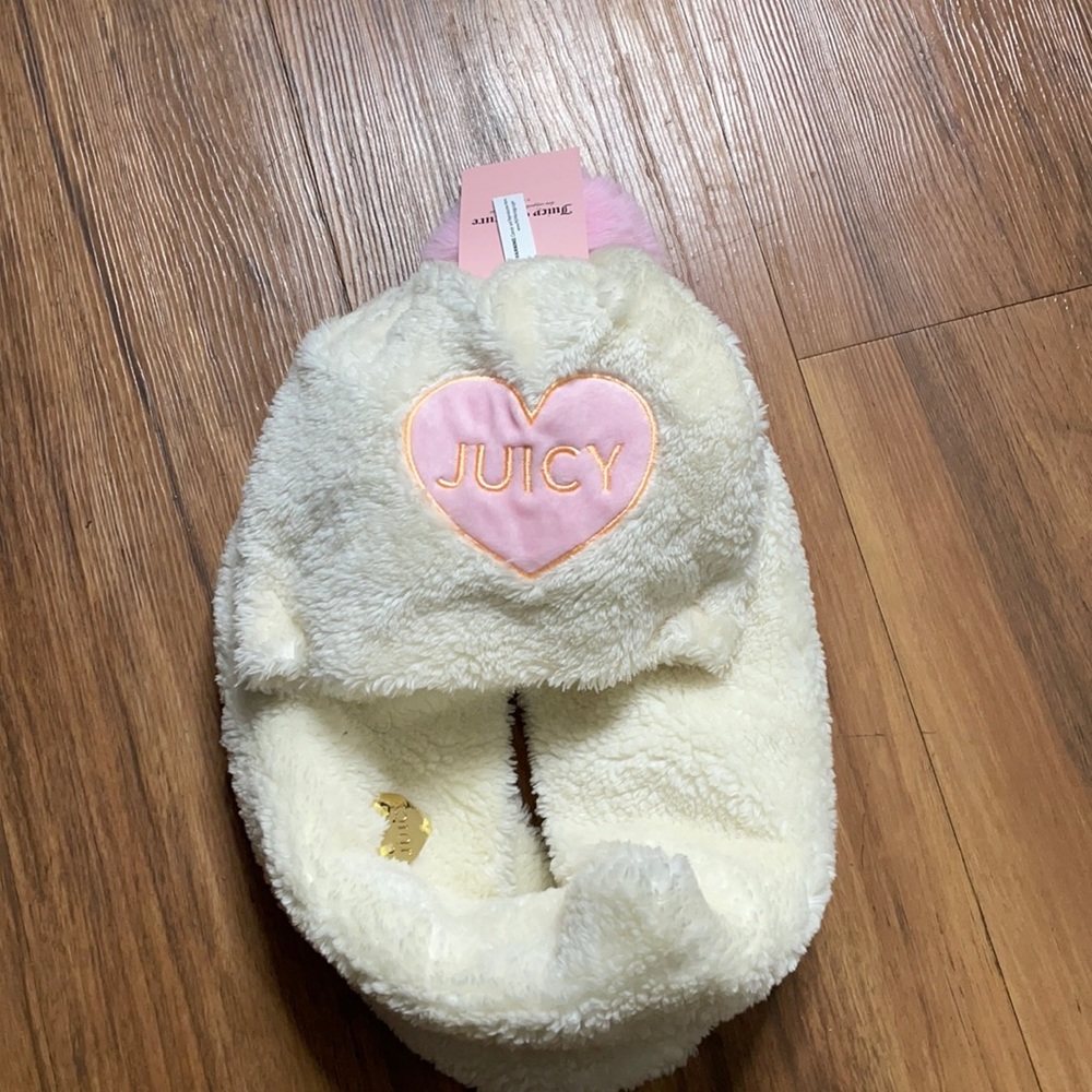 Juicy couture two piece hat and scarf‎ set